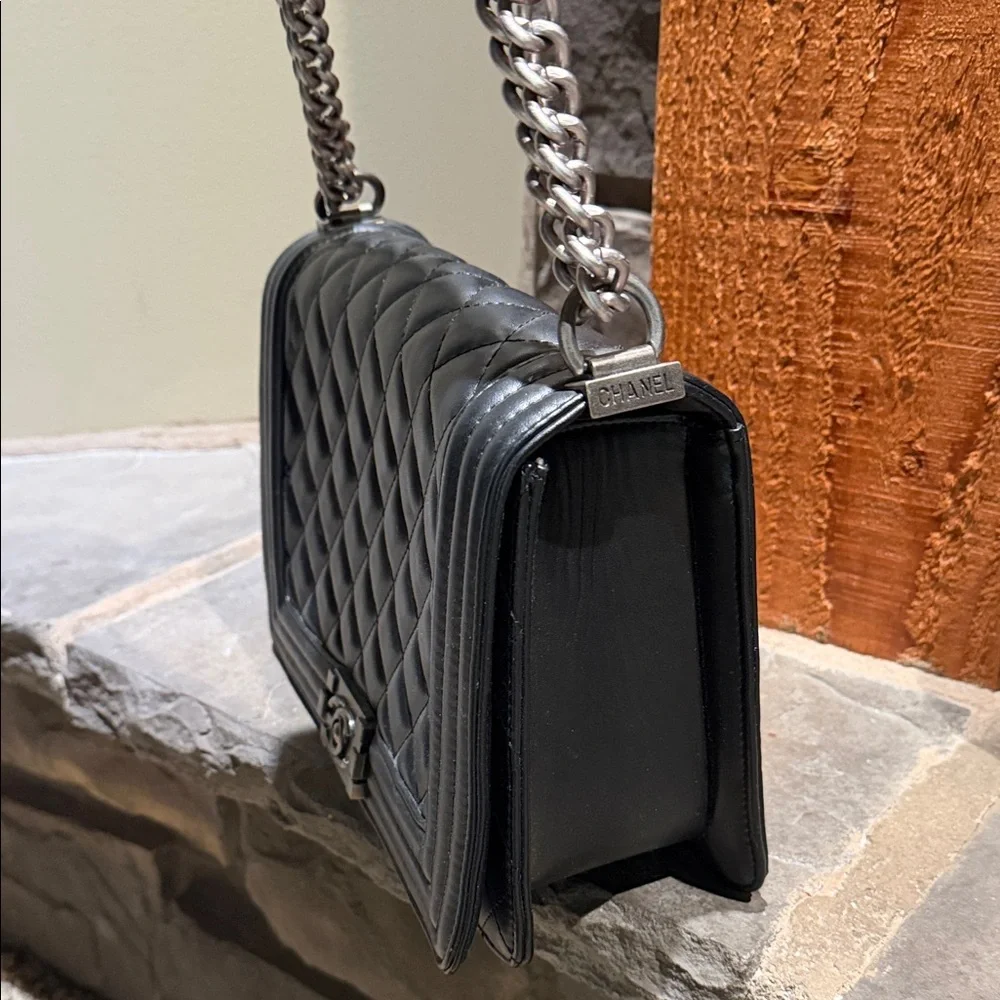 Chic Black Quilted Crossbody Bag with Chain Strap - Picture 4 of 14